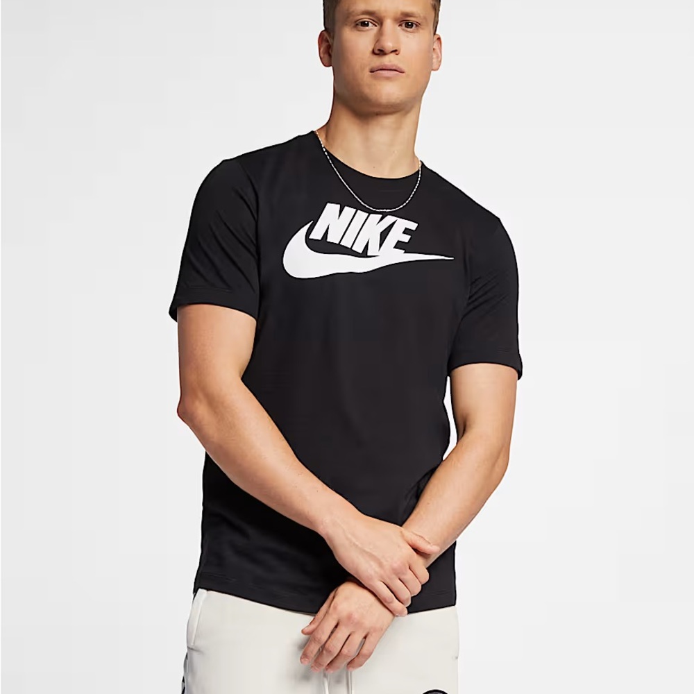 Nike Men's Black T-Shirt